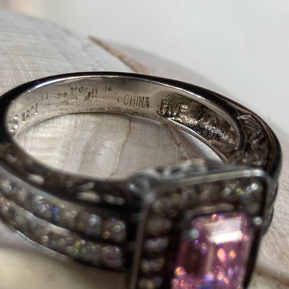 Striking HVE pink CZ and small CZ gems in sterling silver setting ring - Picture 6 of 12